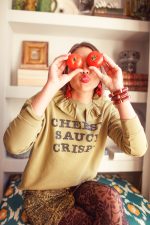 Sweatshirt  Army green  "cheesy saucy crispy" print - Imagen 4