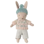 Conejo de invierno micro con ropa invierno